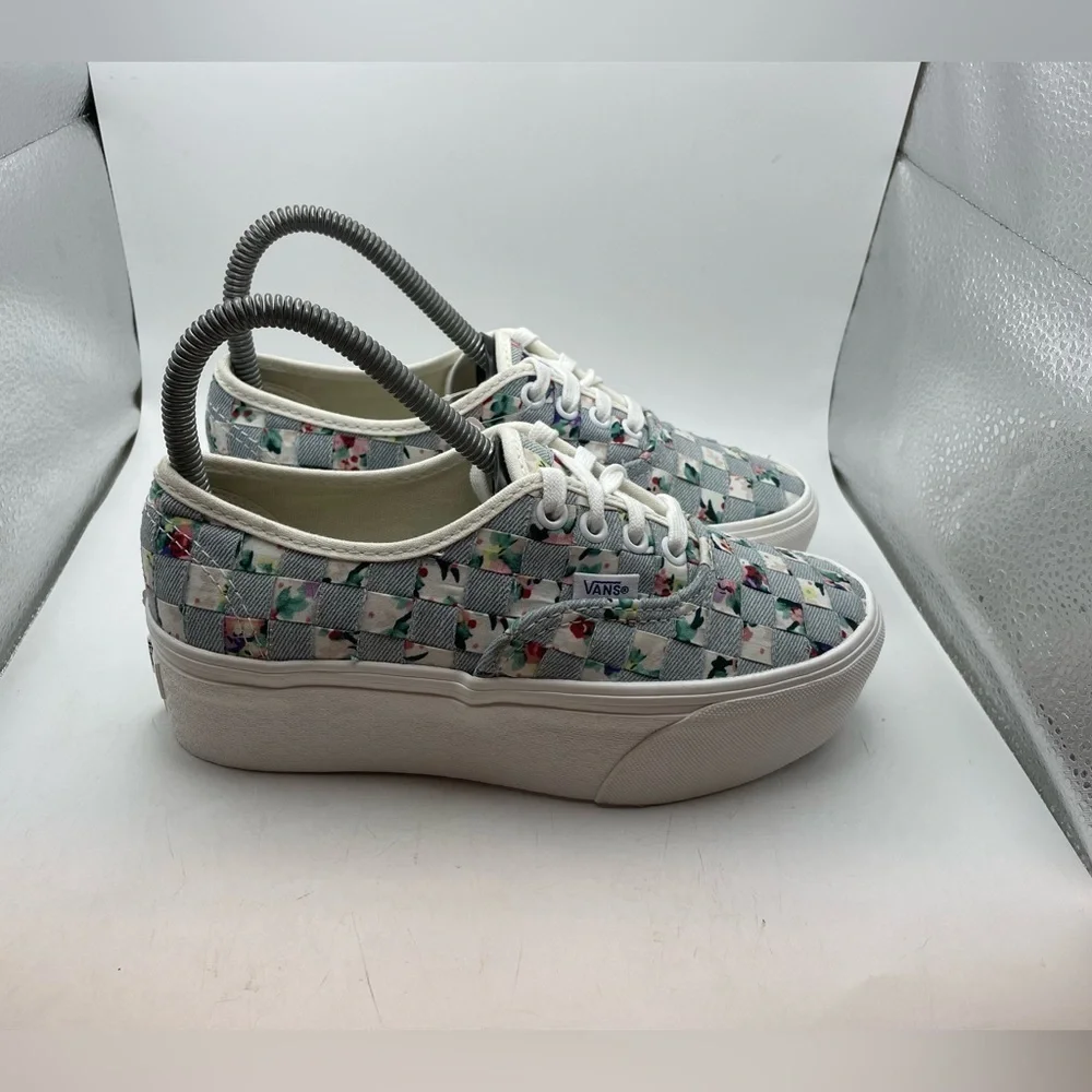NWT! Vans checkered platform women’s sneakers size 5.5